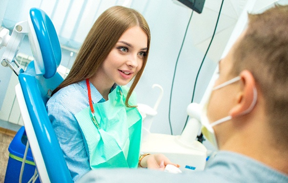 A female patient talking with her dentist